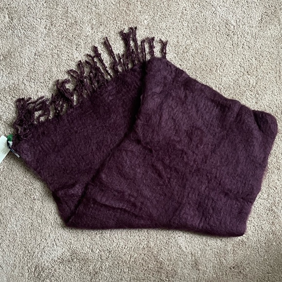 Aerie Super Soft and Fuzzy Fringed Blanket Scarf - Picture 1 of 4